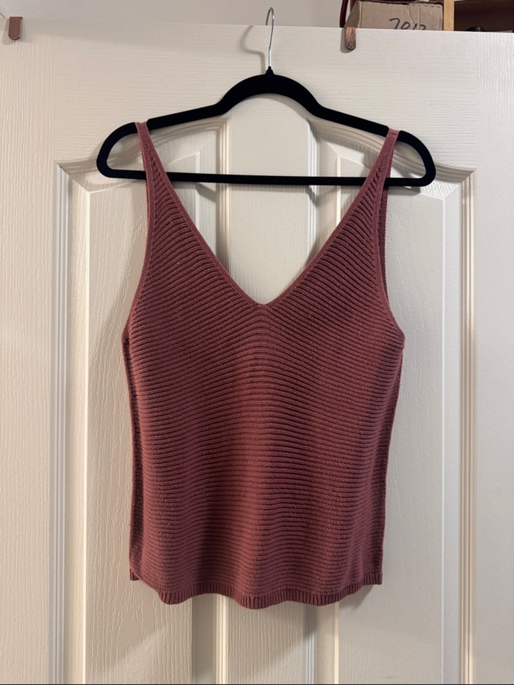 Express Ribbed V-Neck Knit Tank in Dusty Rose